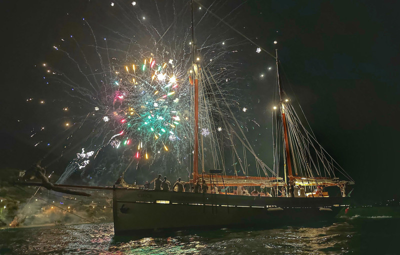 Visione dei Fuochi d’Artificio a bordo del Veliero CIRCE1915  con Buffet di Dolci